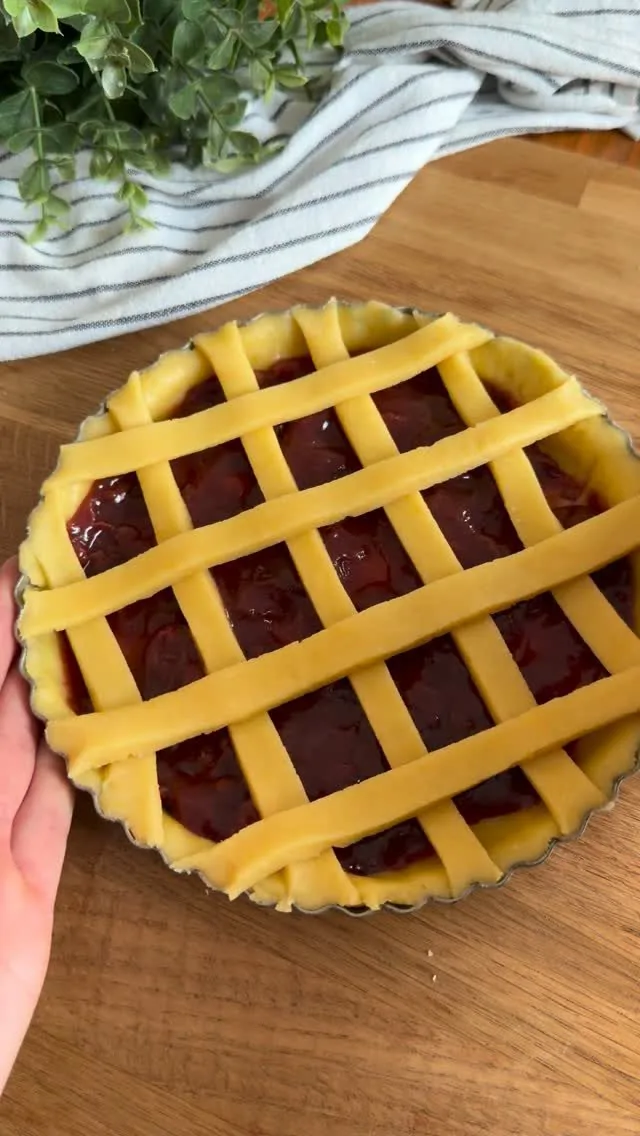 Crostata con marmellata e frolla senza burro